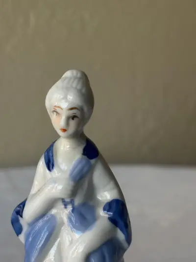 Figuras de porcelana azul y blanca - miniatura 4