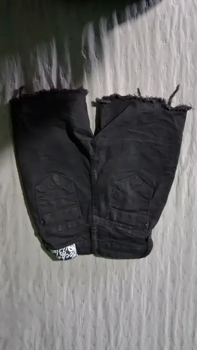 Shorts de jeans negros rotos - miniatura 2