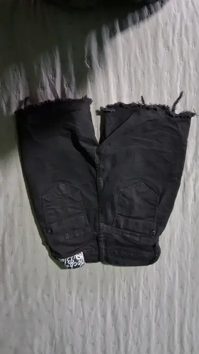 Shorts de jeans negros rotos - miniatura 3