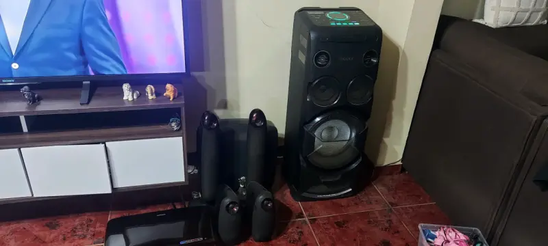 Sistema de parlantes de sonido envolvente - 2