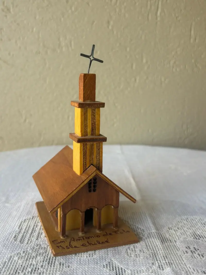 Figurita iglesia San Antonio de Colo
