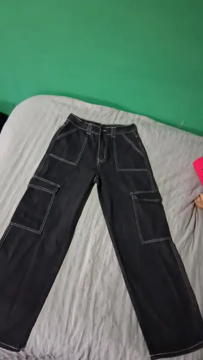 Pantalones negros cargo - miniatura 1