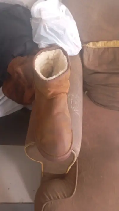 Botas de cuero marrón forradas ugg - miniatura 1