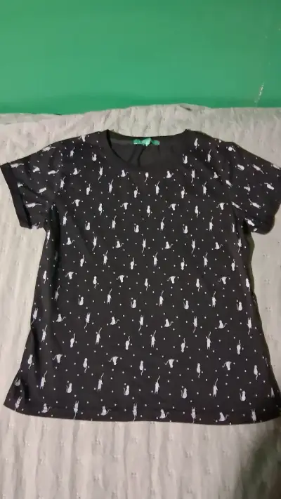 Polera negra estampada - miniatura 1