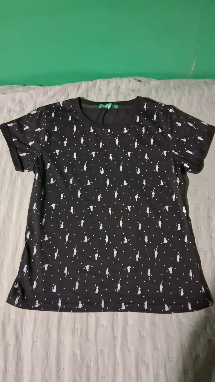 Polera negra estampada - 2