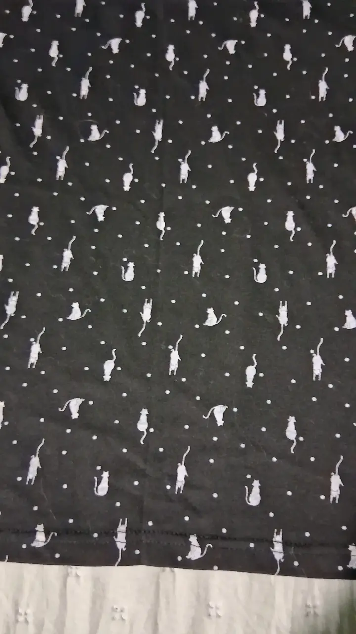 Polera negra estampada - 3