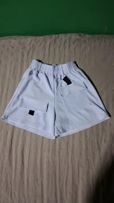 Shorts deportivos grises - miniatura 2