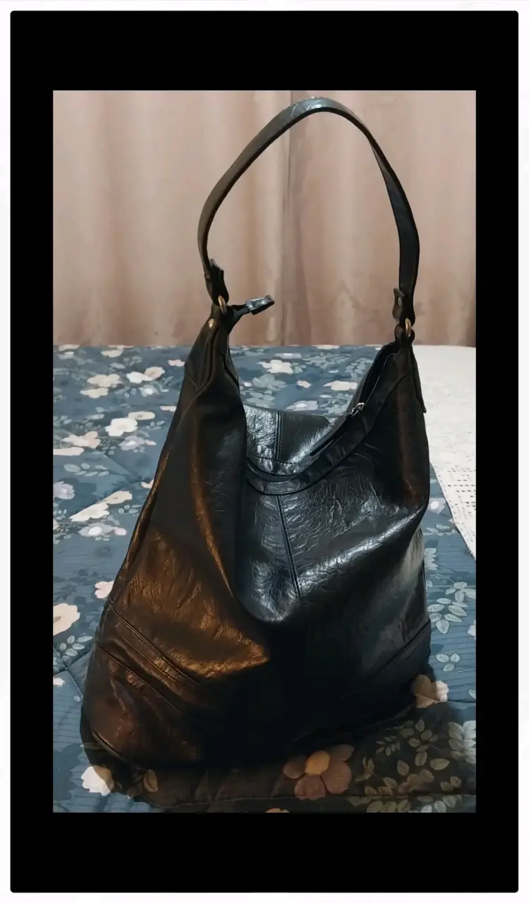 Bolso negro de cuero