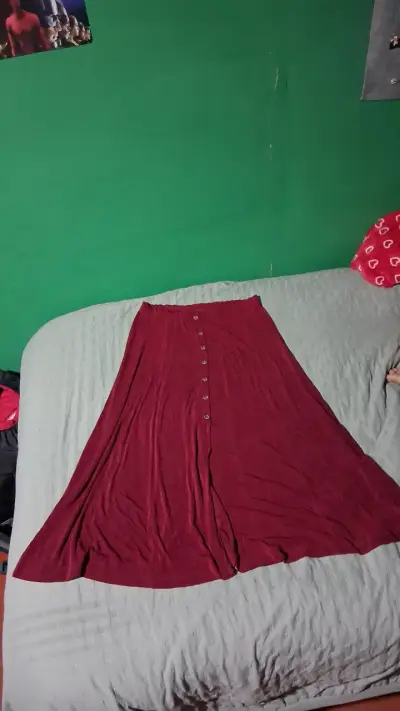 Falda larga burdeos con botones - miniatura 2