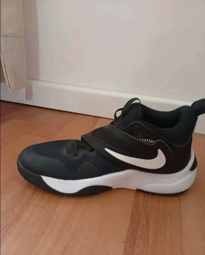 Zapatilla de basquet número 37 - 1