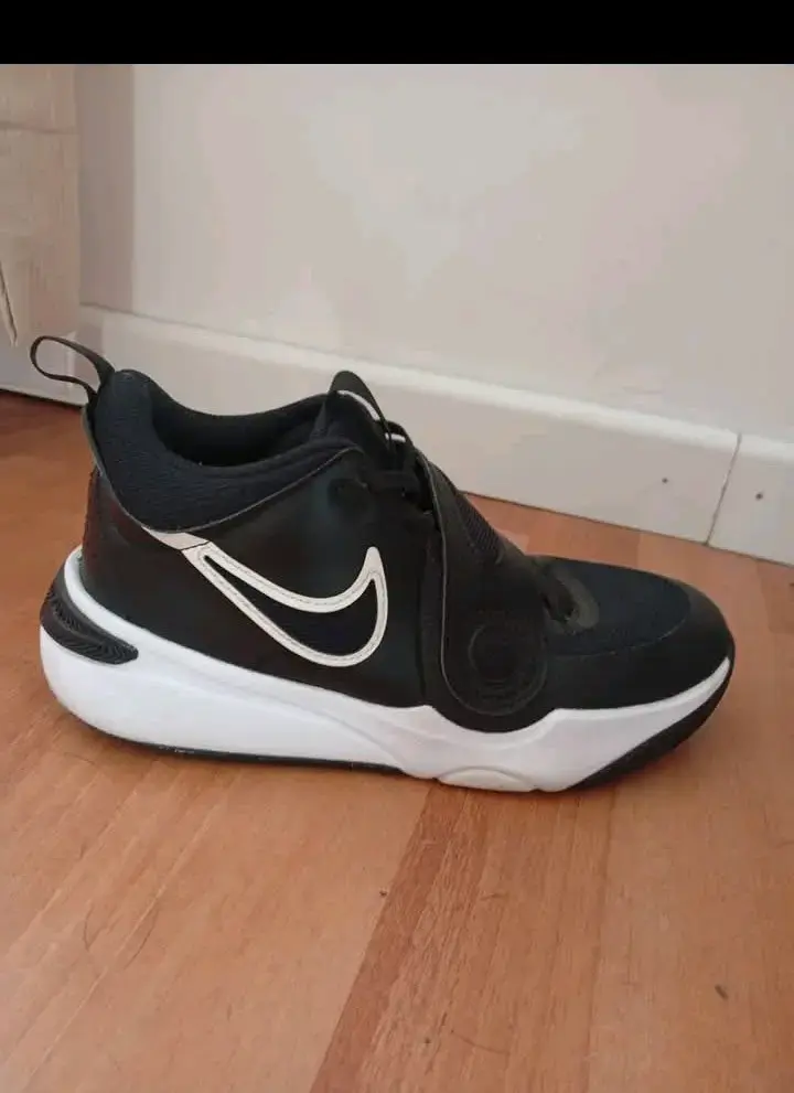 Zapatilla de basquet número 37 - 2