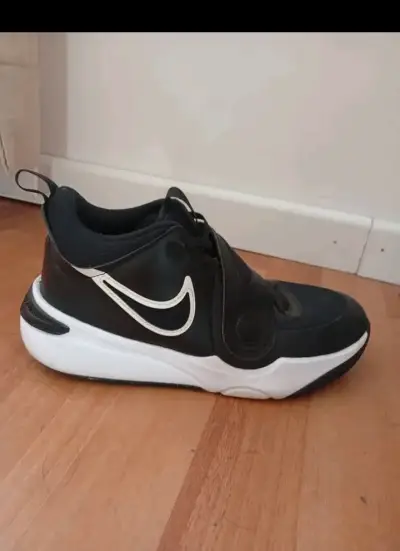 Zapatilla de basquet número 37 - miniatura 2