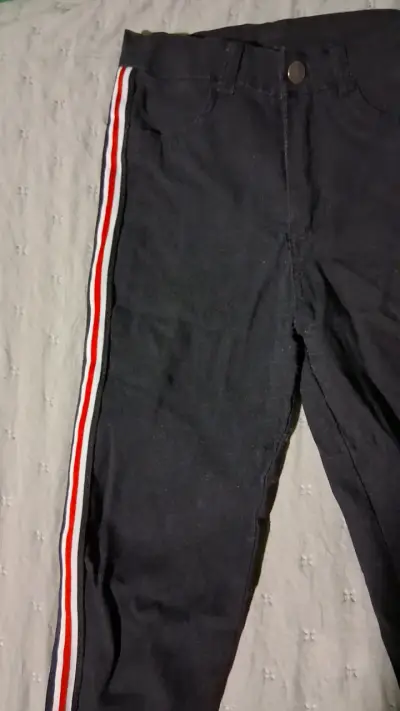 Pantalón negro con línea lateral - miniatura 3