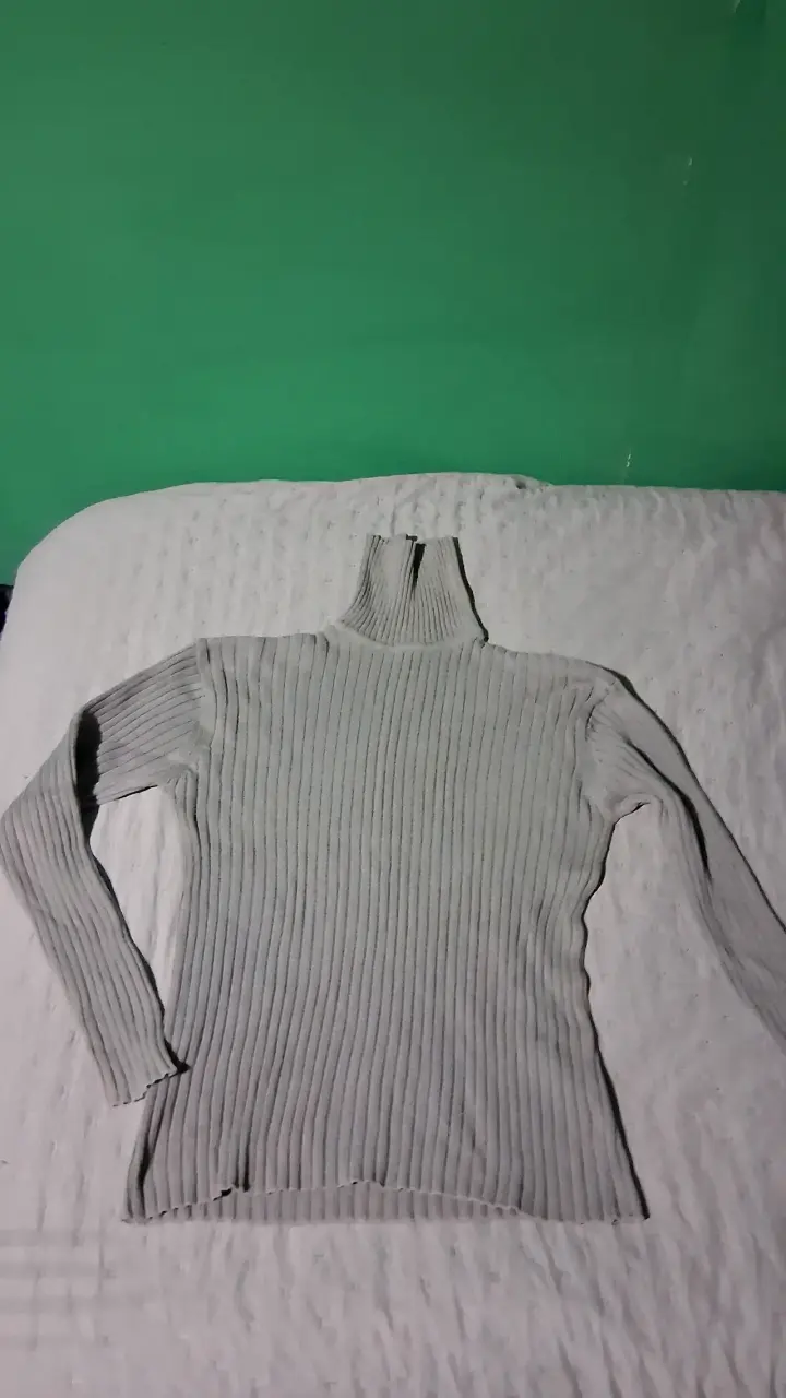 Suéter de punto cuello alto gris