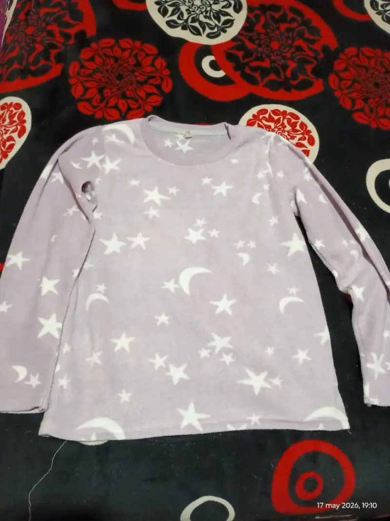 Pijama lila con estrellas y lunas - 2
