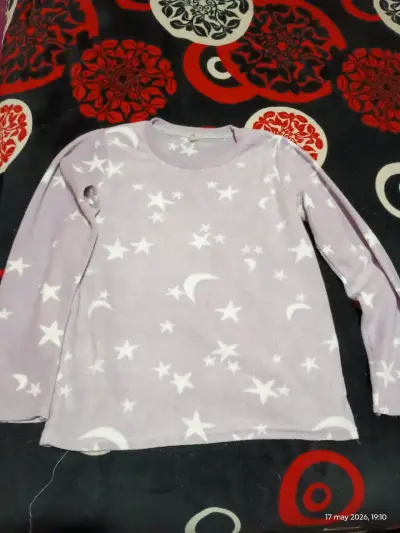 Pijama lila con estrellas y lunas - miniatura 2