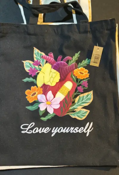 Bolsa tote con personajes animados - miniatura 4