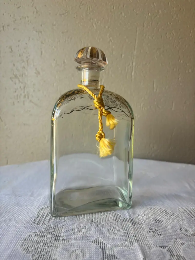 Botella de vidrio decorativa