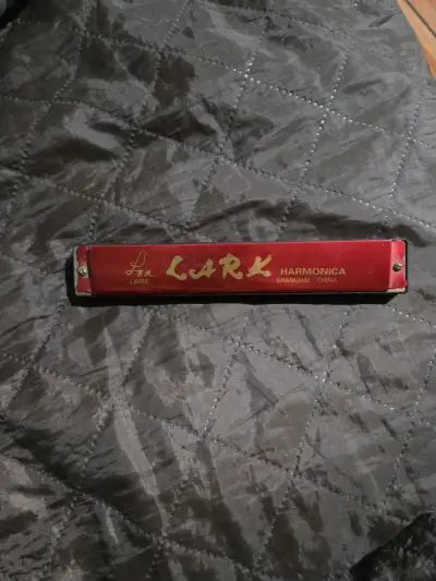 Armónica Lark roja - miniatura 1