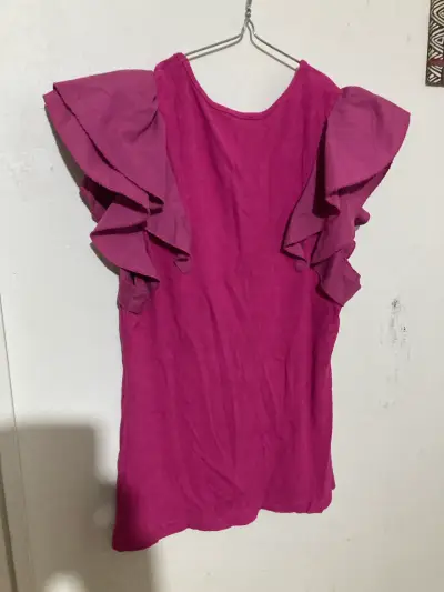 Polera fucsia con vuelos - miniatura 3