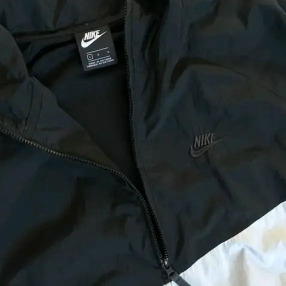 Nike Big Swoosh Negra talla L OG - 3