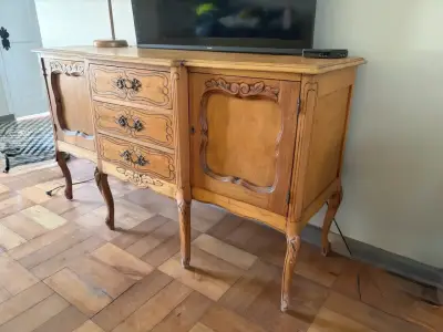 Buffet de madera tallado antiguo - miniatura 3
