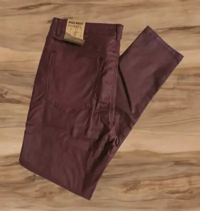 Pantalón burdeo con etiqueta - miniatura 2