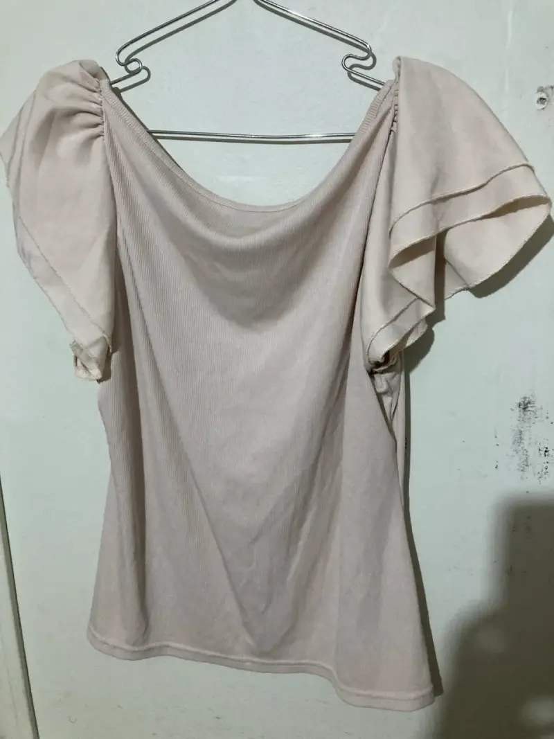 Polera beige con volantes - 2
