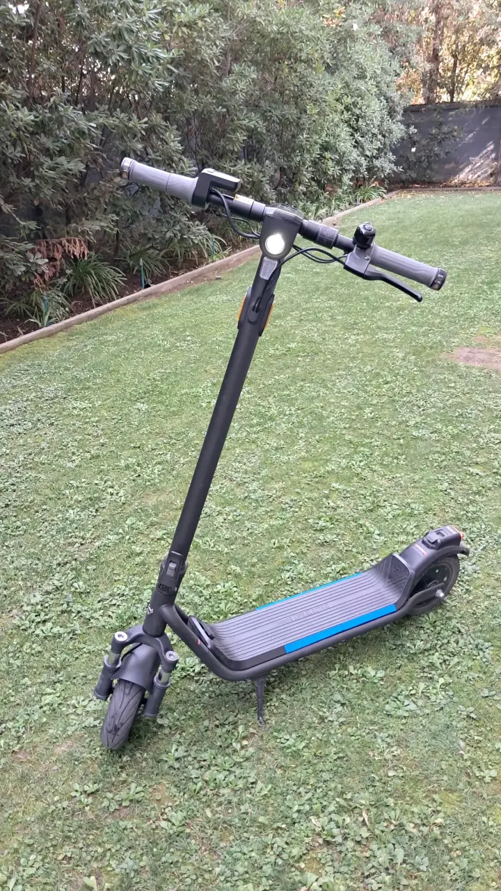 Scooter eléctrico NIU plegable negro - 2