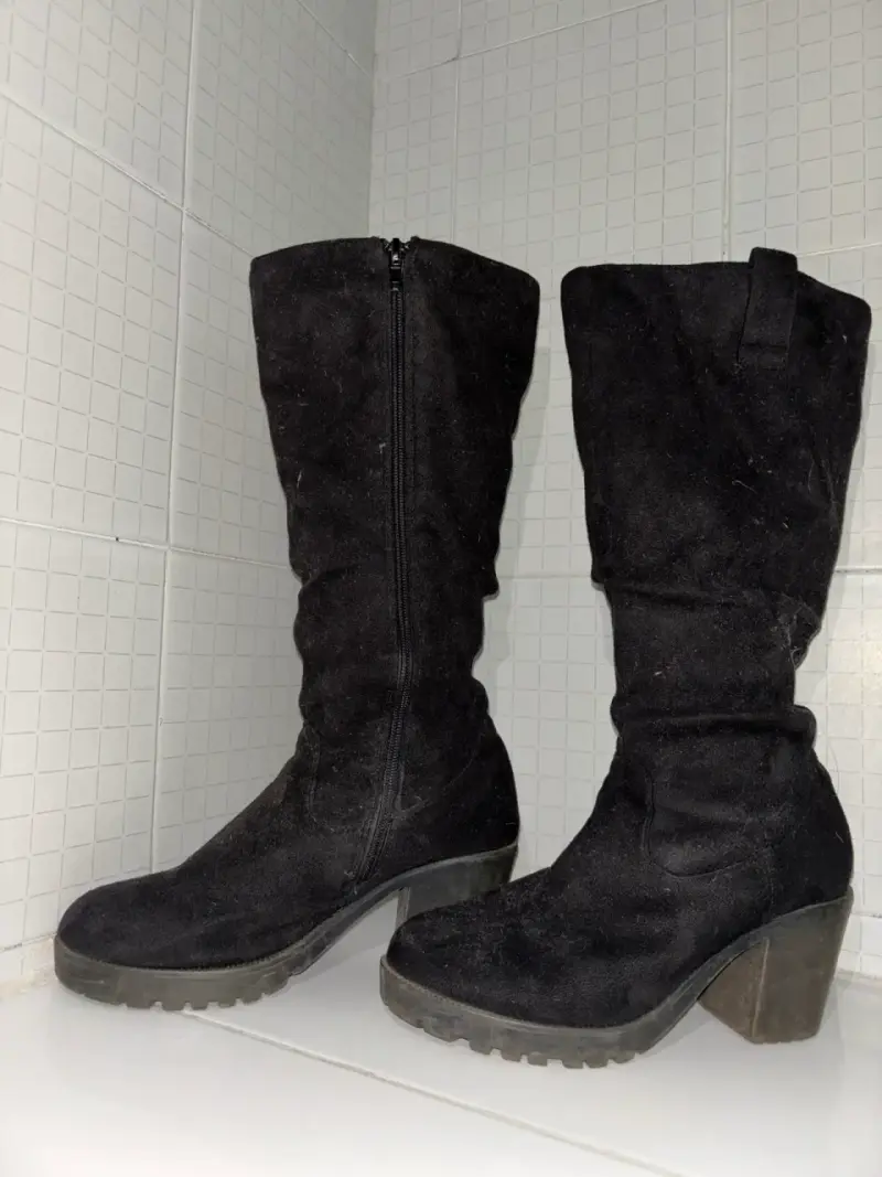 Botas negras de gamuza