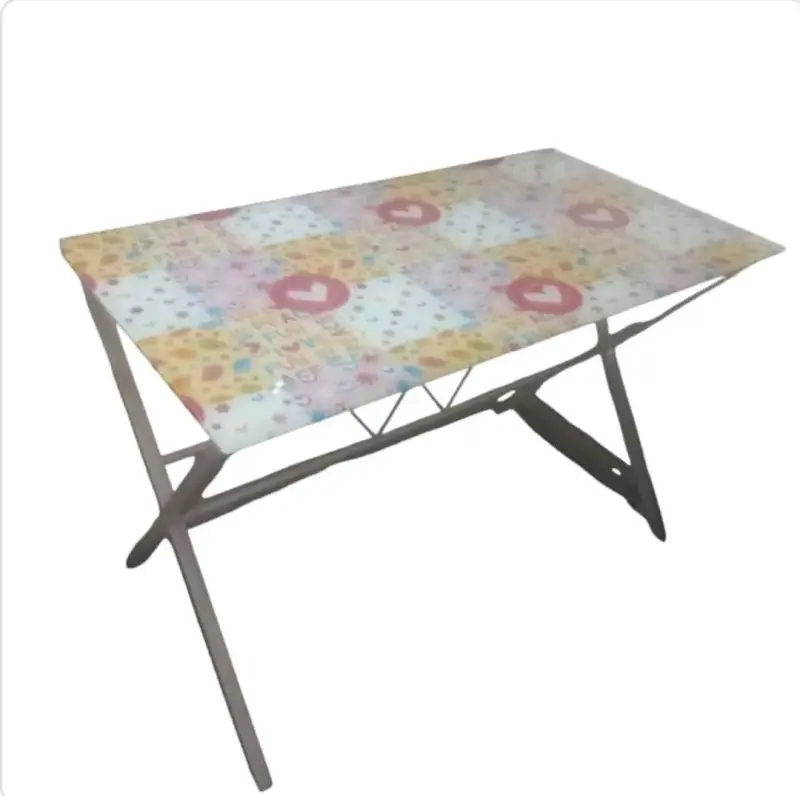 Mesa plegable con diseño
