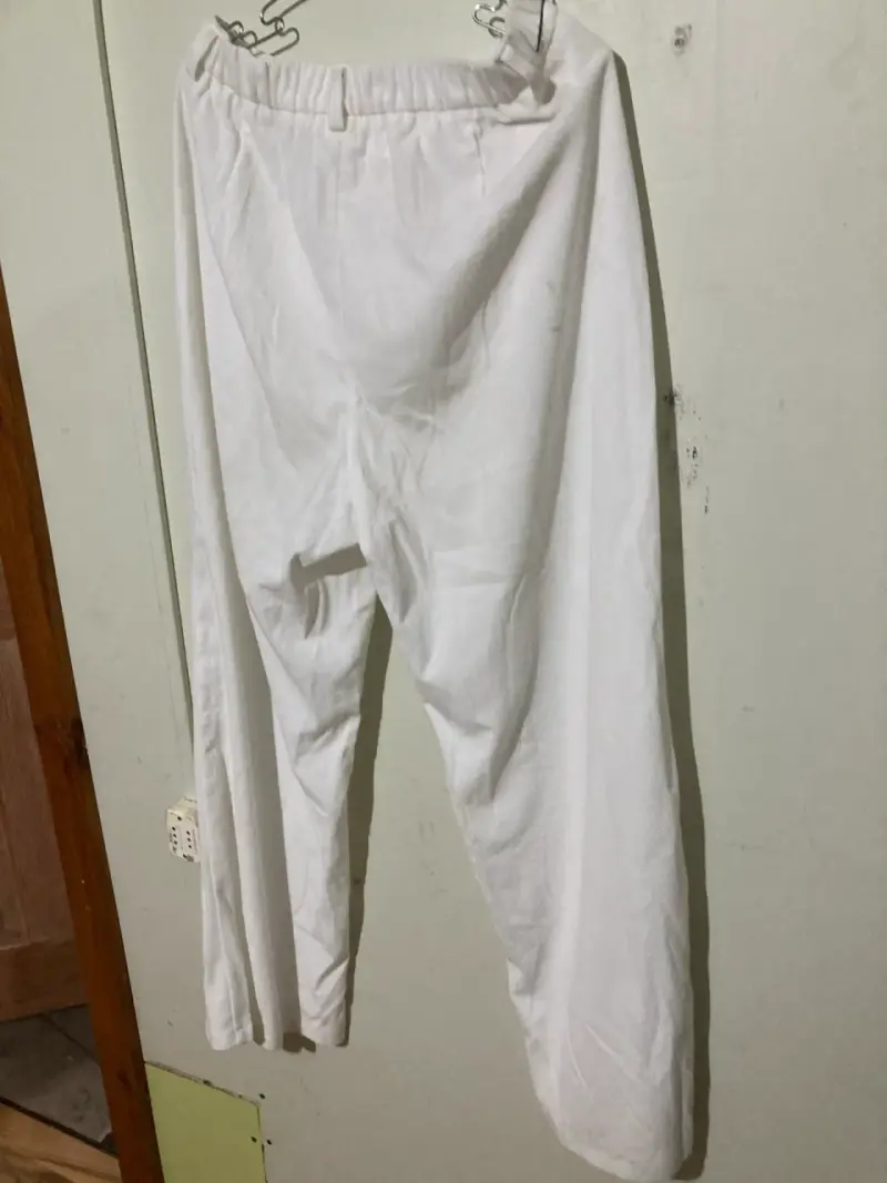 Pantalones blancos de tela cotele fino - 2