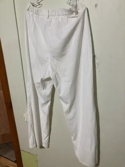 Pantalones blancos de tela cotele fino - miniatura 2