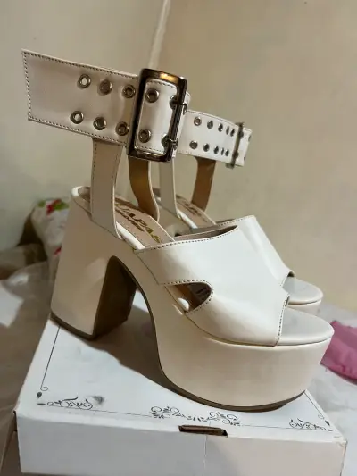 Tacones plataforma blancos - miniatura 3