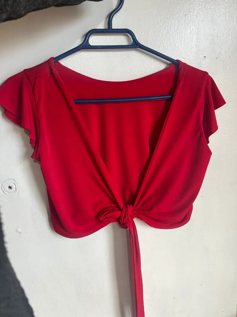 Top rojo escote cruzado