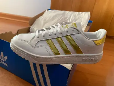 Zapatillas blancas Team Court W nuevas - miniatura 3