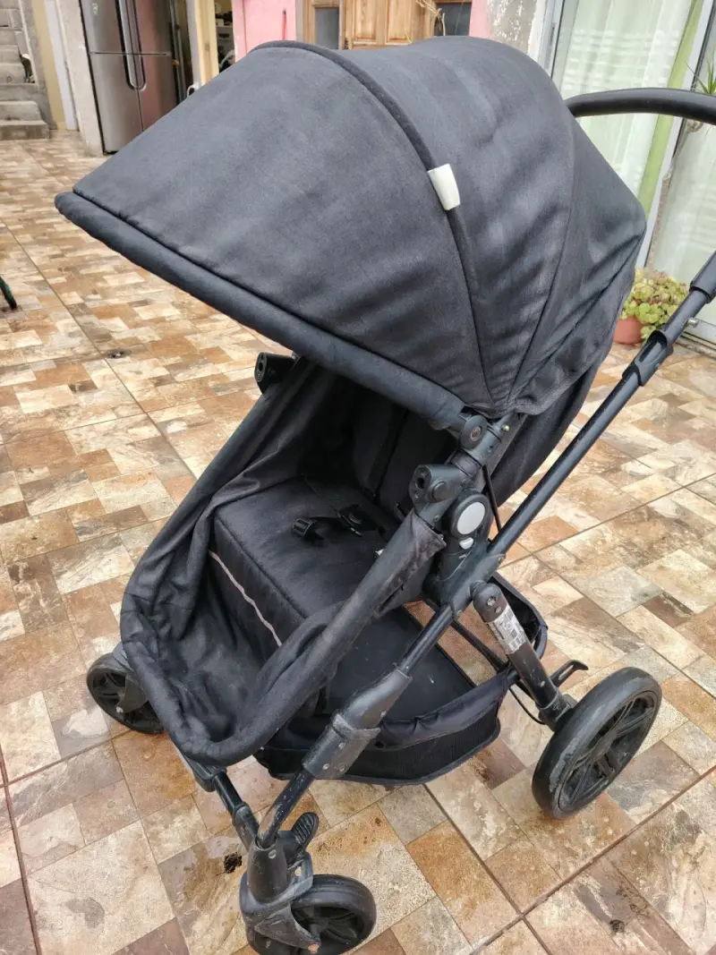 Coche de bebé negro
