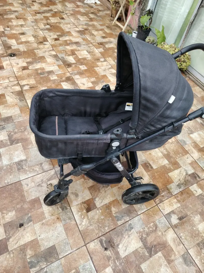 Coche de bebé negro - 2