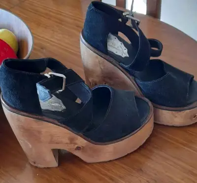 Sandalias de plataforma negras - miniatura 2