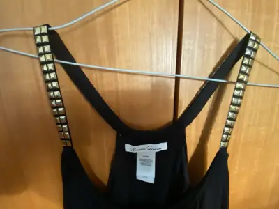 Polera Kenneth Cole negro con detalle dorado M - miniatura 1