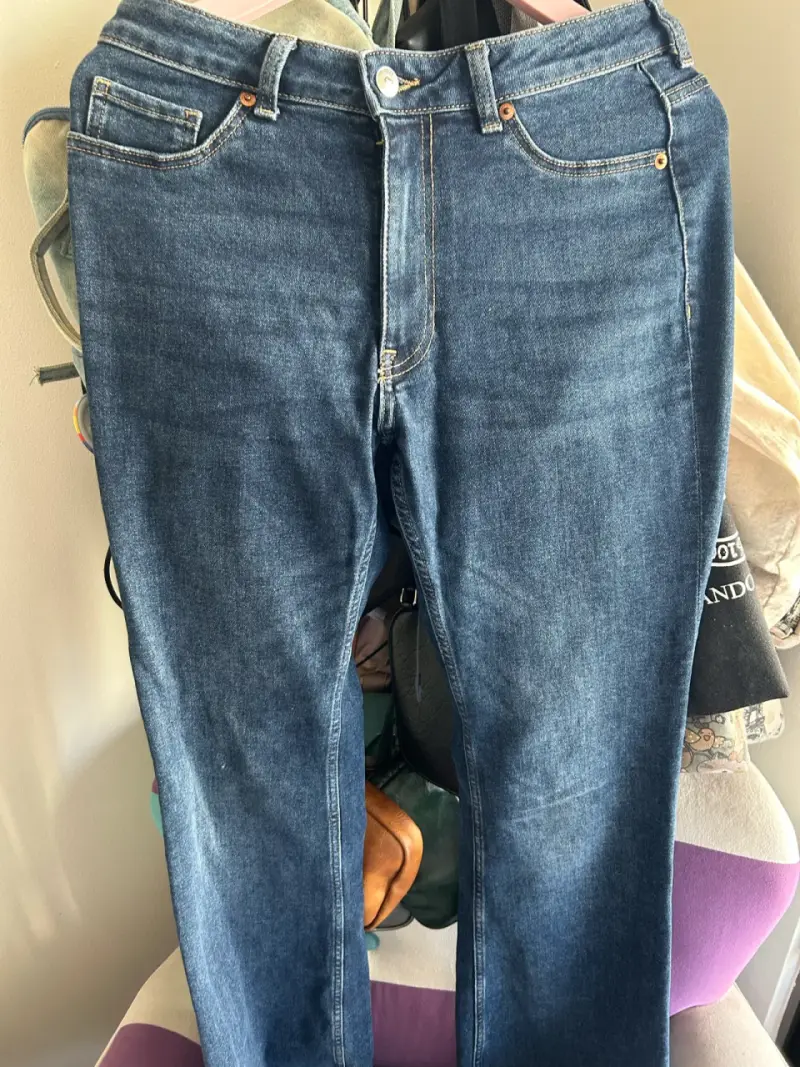 Jeans azul oscuro clásico
