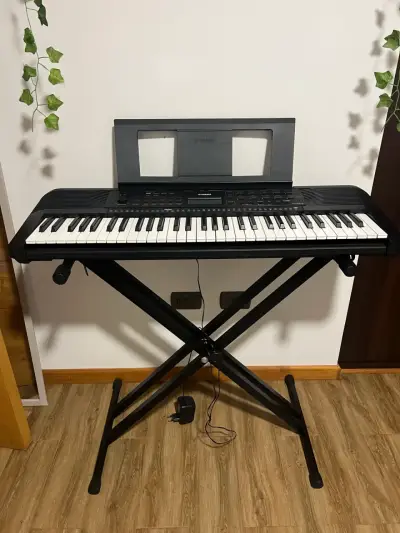 Teclado electrónico Yamaha - miniatura 1