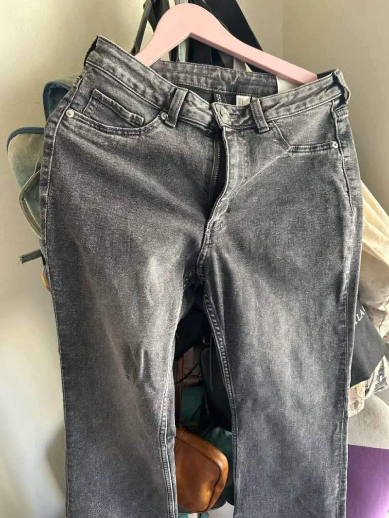 Jeans gris desgastados