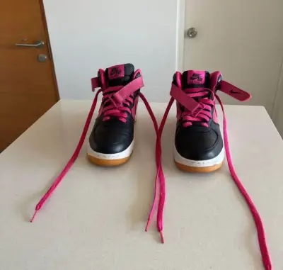 Zapatillas Nike Air negras y rosas - miniatura 1