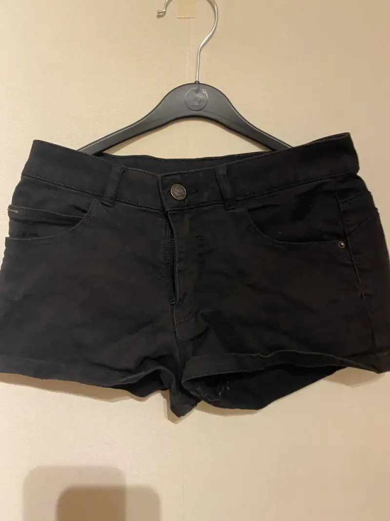Shorts negros de mezclilla