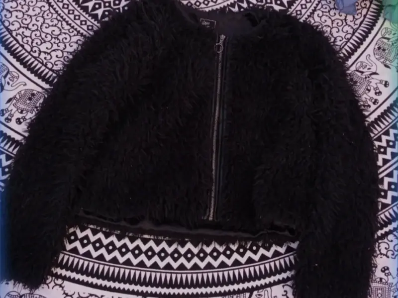 Chaqueta peluda negra - 2