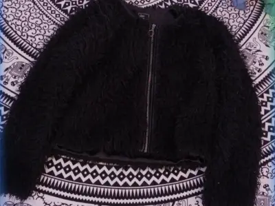 Chaqueta peluda negra - miniatura 2
