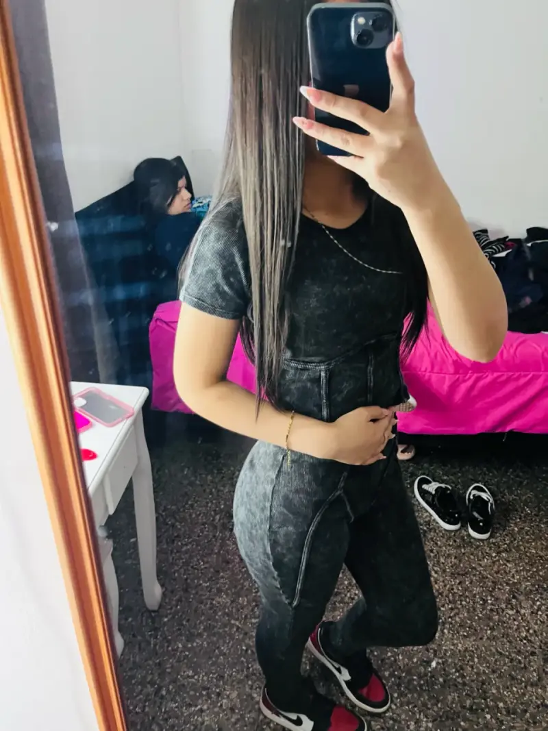 Conjunto gris oscuro