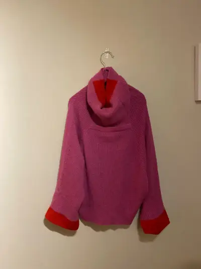 Sweater rojo con cuello leer descripcion - miniatura 4