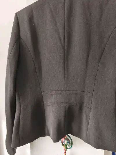 Blazer gris oscuro elegante - miniatura 4